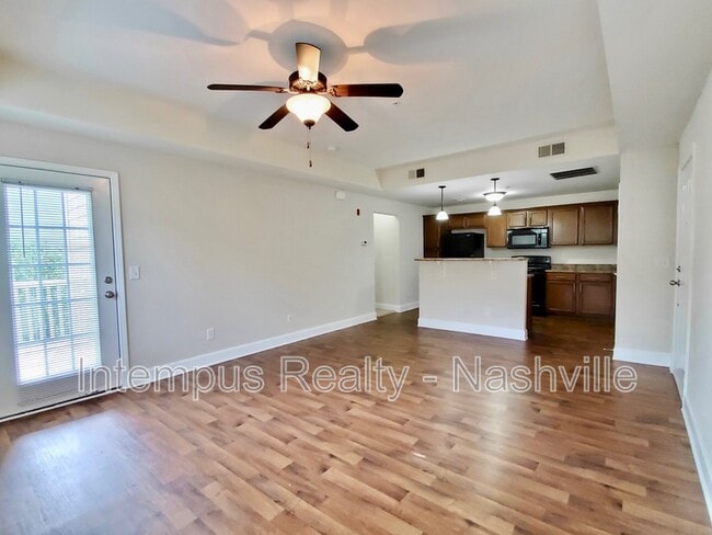 Foto del edificio - 8150 Lenox Creekside Dr