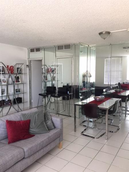 Building Photo - 2899 Collins Ave