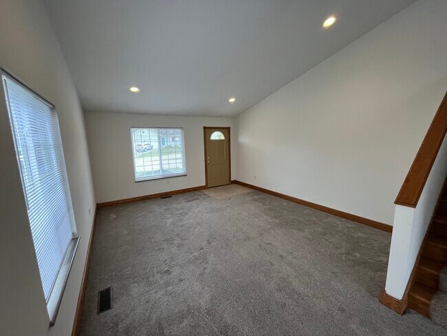 Building Photo - 9683 Little Creek Ct