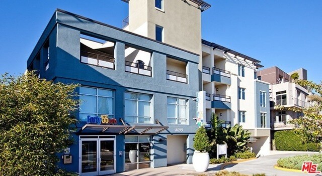 Foto principal - 4055 Redwood Ave