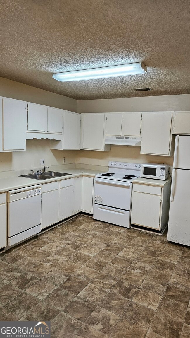Building Photo - 331 Somerset Dr