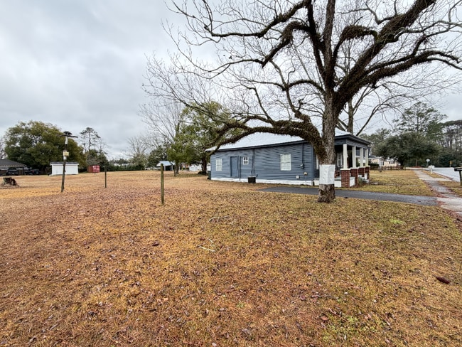 Building Photo - 205 Baker St