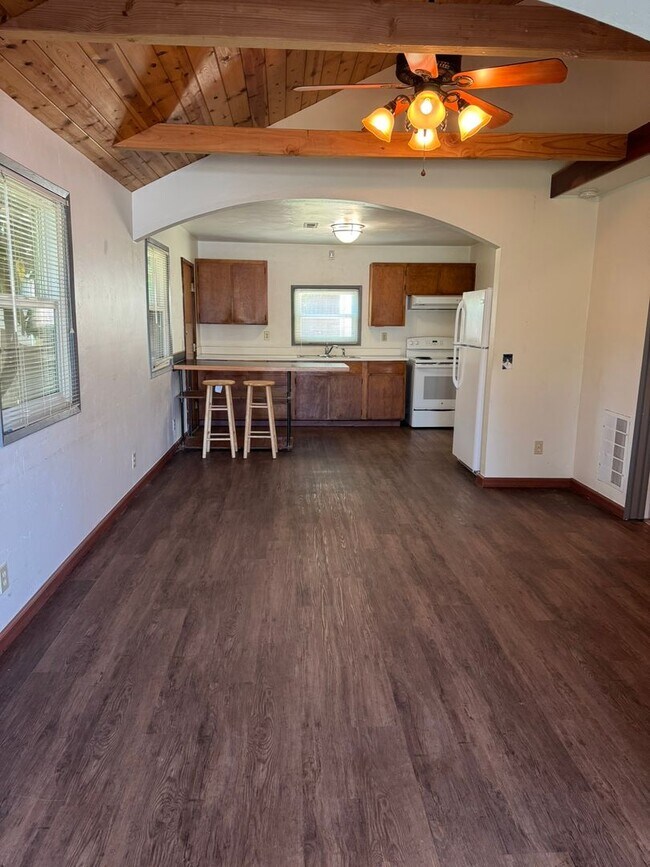 Foto del edificio - Barger area, 2 bedroom, 1 bath, large back...