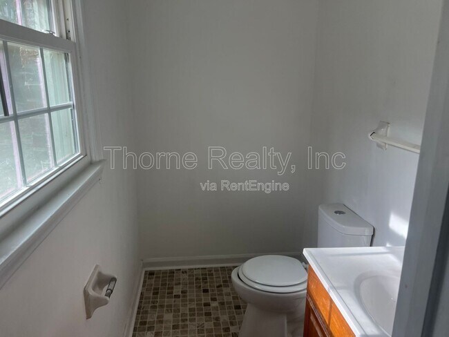 Foto del edificio - 1121 Brownview Dr