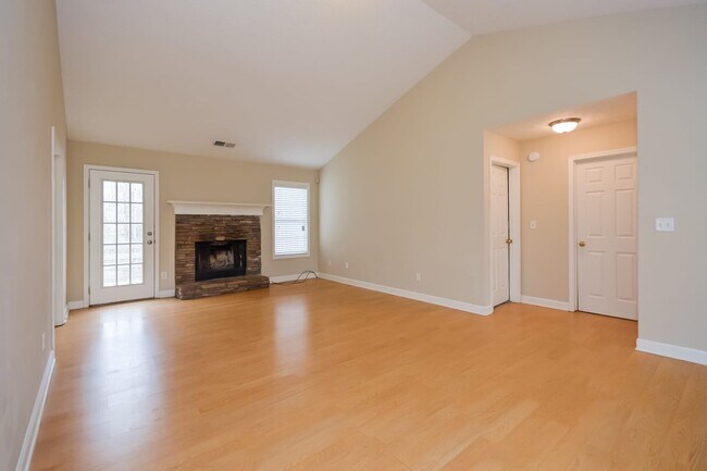 Building Photo - 2021 Bay Ct