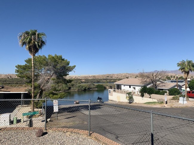 Building Photo - Seasonal Rental River Views