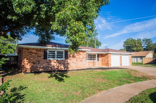 Building Photo - Short-Term Lease!