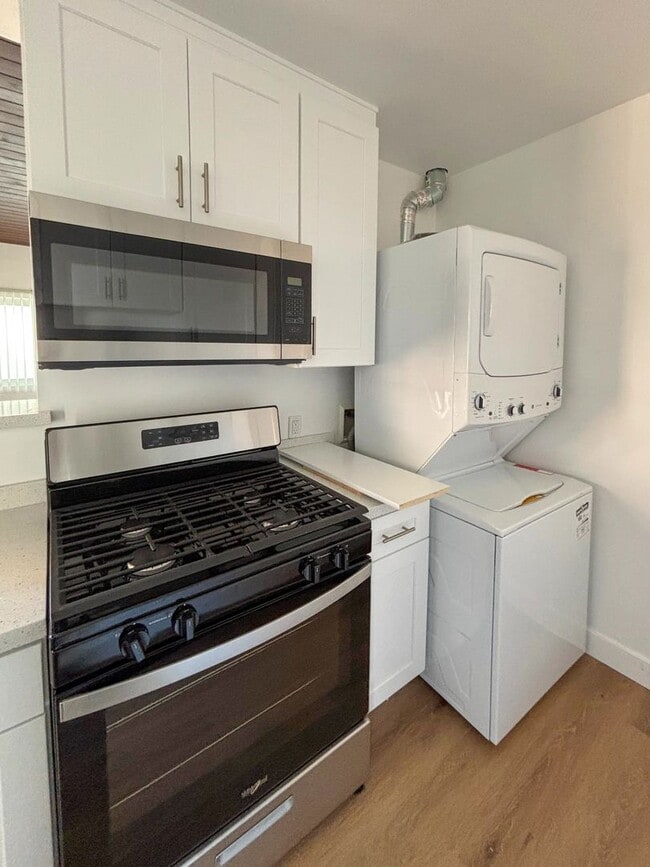 Interior Photo - 116 N Helberta Ave