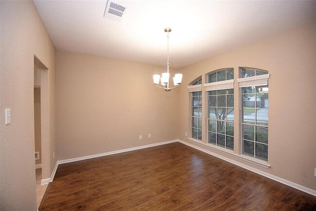 Building Photo - 10411 Village Lake Dr