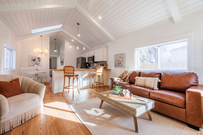 Foto del edificio - Beautifully remodeled bungalow