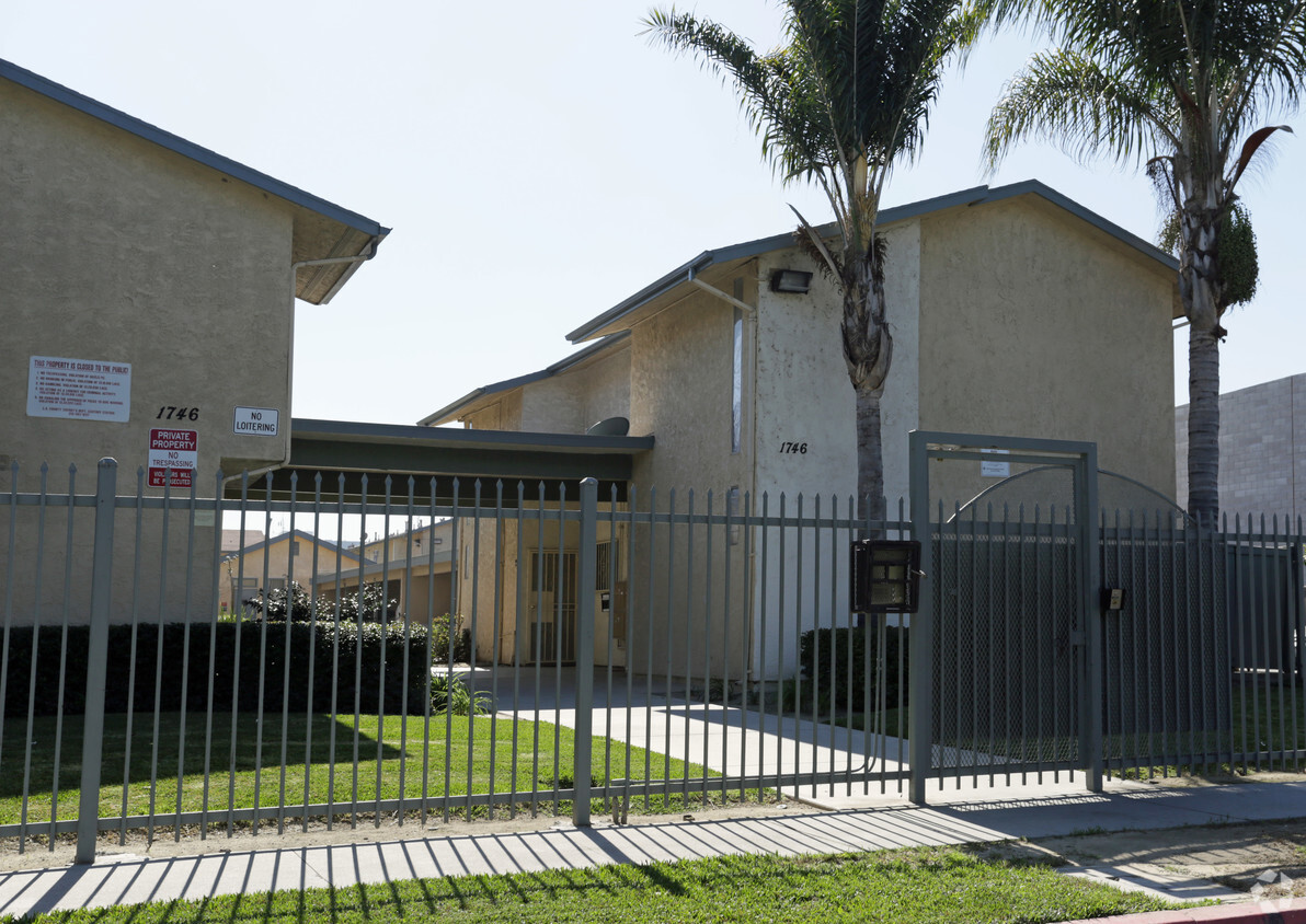 Primary Photo - Imperial Highway Apartments