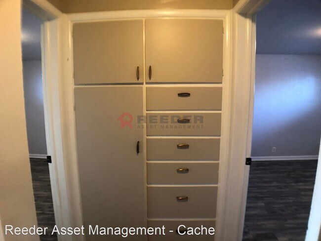 Building Photo - 371 W 500 N