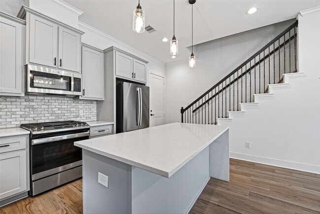 Building Photo - 7314 Avenue L