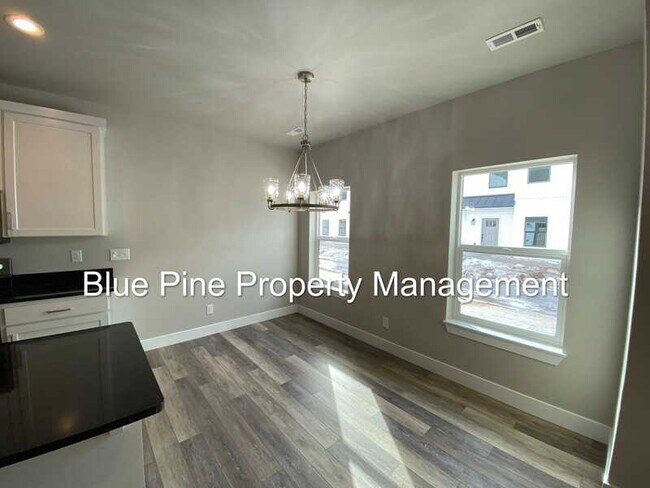 Building Photo - 2890 Sunburst Dr