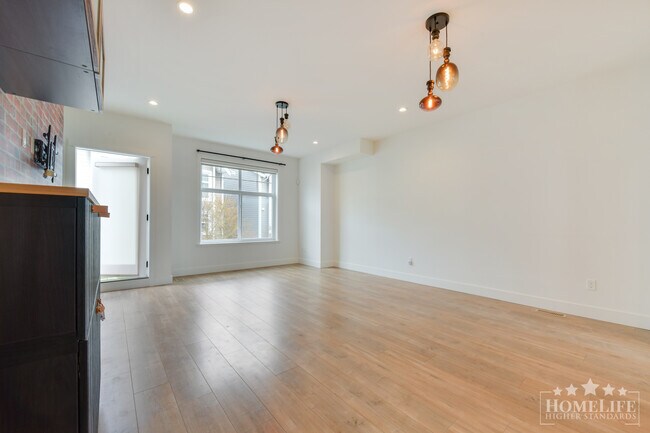 Photo du bâtiment - Executive Style, Smart Home Integrated 3 Bed + Flex (optional 4th bed), 3 Bath Townhome for Rent ...