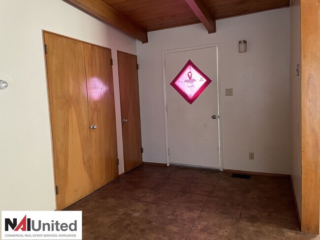 Building Photo - Two bedroom, One bath duplex for rent