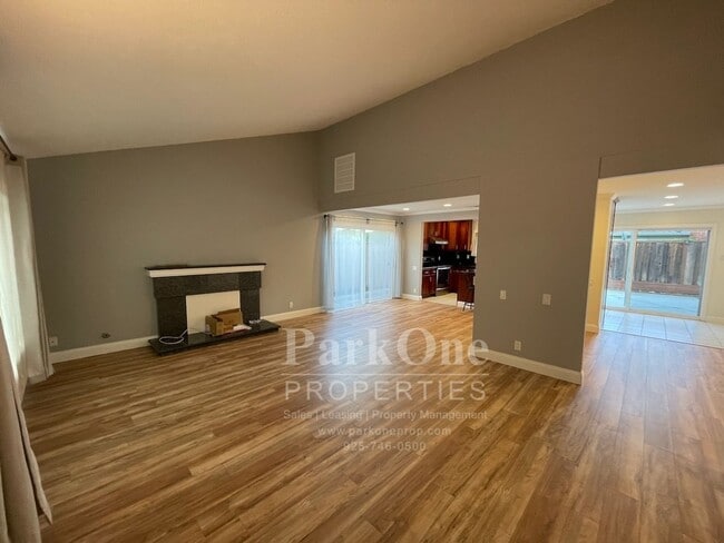 Building Photo - Nicely Update Home Now Available in the Crossings