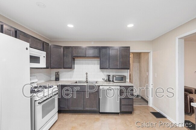 Foto del edificio - 843 Lake Dr SE