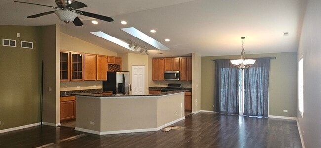 Building Photo - 2625 Christie Dr