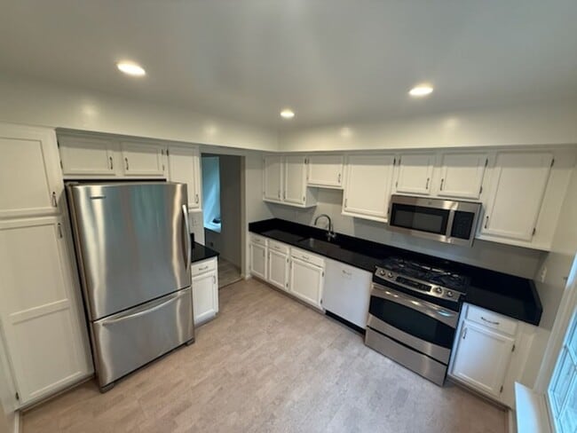 Foto del edificio - Updated 4BR Townhome!