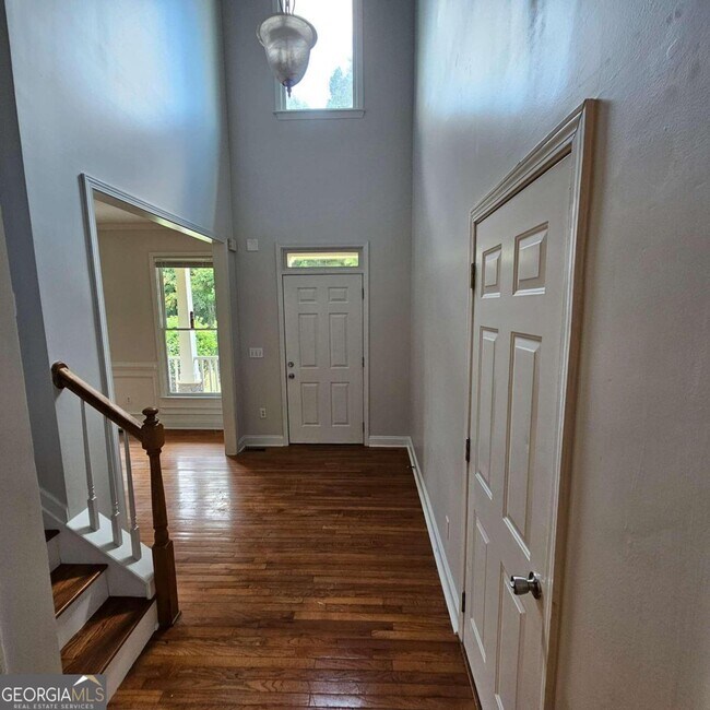 Foto del edificio - 6141 Long Shore Dr