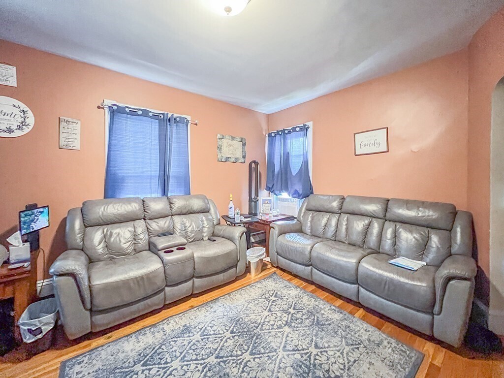 Primary Photo - 517 Main St