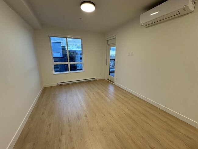 Photo du bâtiment - 19911-19976 76 Ave