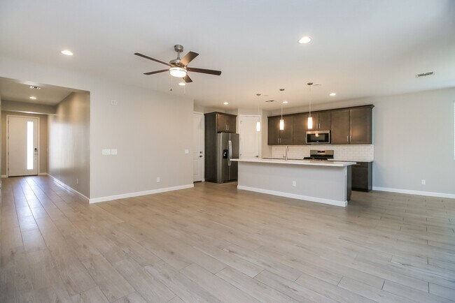 Foto del edificio - 9765 E Solstice Ave