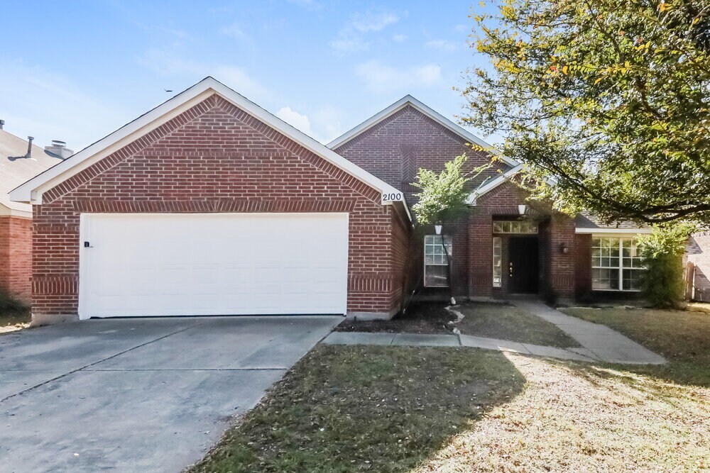 Primary Photo - 2100 Lake Fork Ln