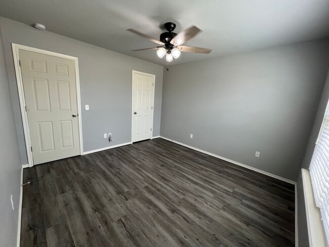 Building Photo - $500 OFF FIRST MONTHS RENT! Home with abov...