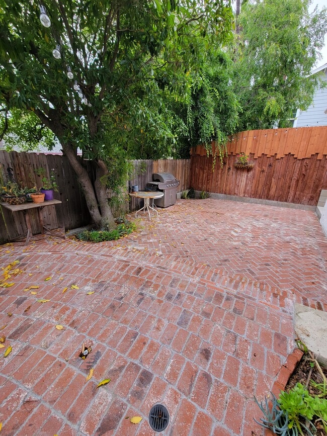 Foto del edificio - 5011 Lockhaven Ave