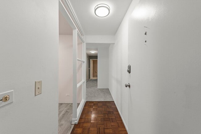 Building Photo - 2640 Mitchell Dr