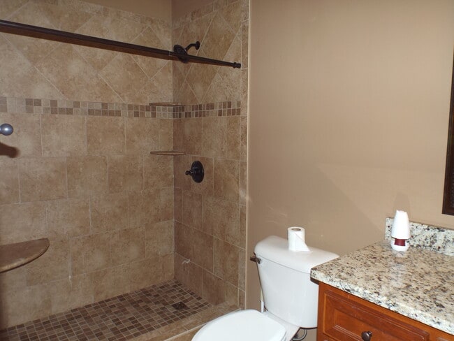 Building Photo - 1712 Stonebriar Dr NE