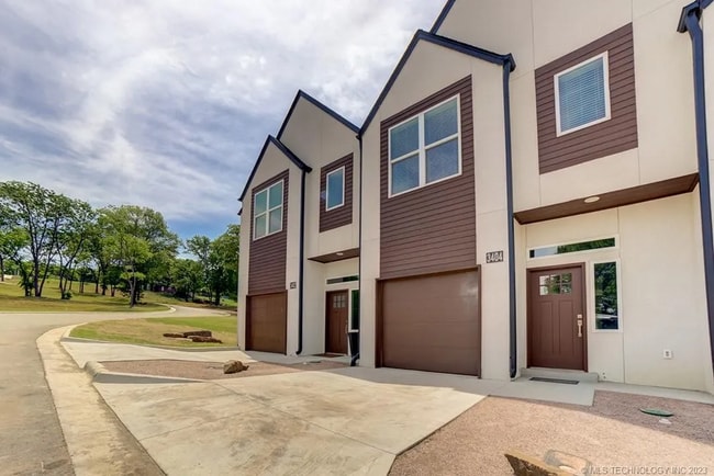Building Photo - 3412 Redbud Ln