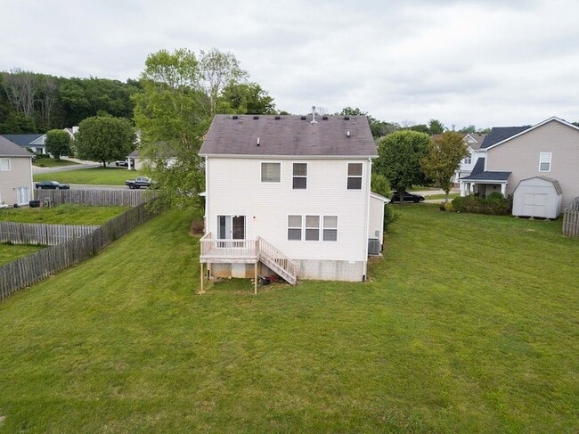 Building Photo - 102 Wagon Ct