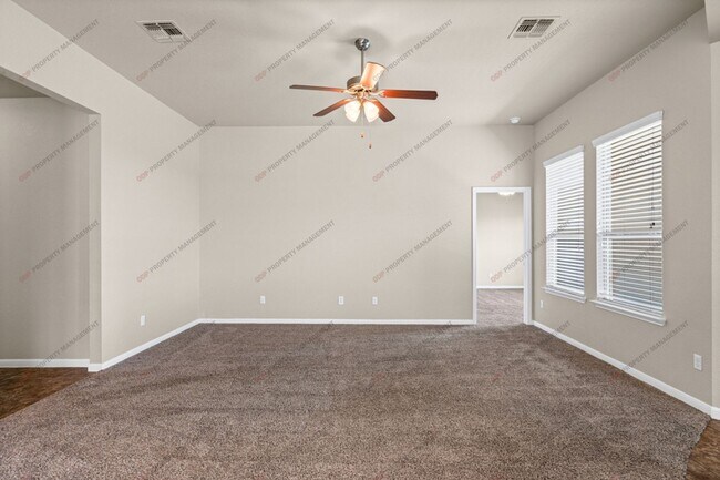 Foto del edificio - 8103 Redbrush