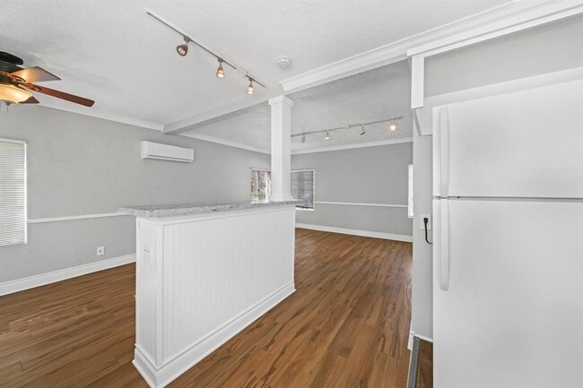 Building Photo - 1112 Cortlandt St