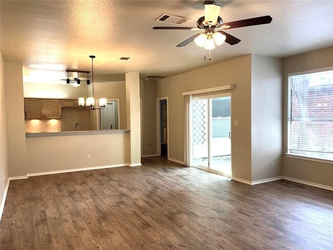 Foto del edificio - 813 Black Locust Drive West