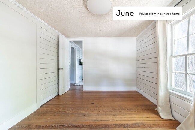 Foto del edificio - Room in Shared 3 bed/1 bath home
