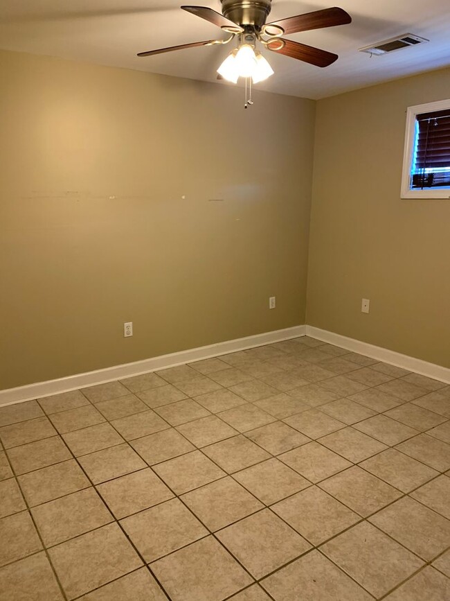 Building Photo - 1259Deni