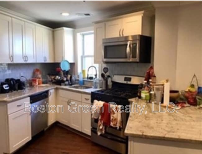 Photo - 140 Marcella St House