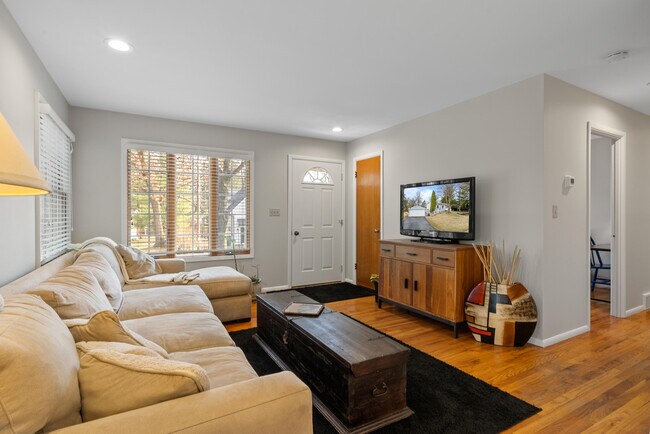Foto del edificio - 438 Sylvan Dr
