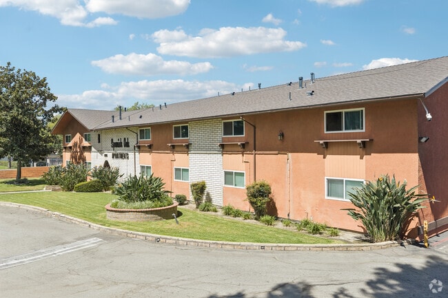 Building Photo - Spanish Oaks