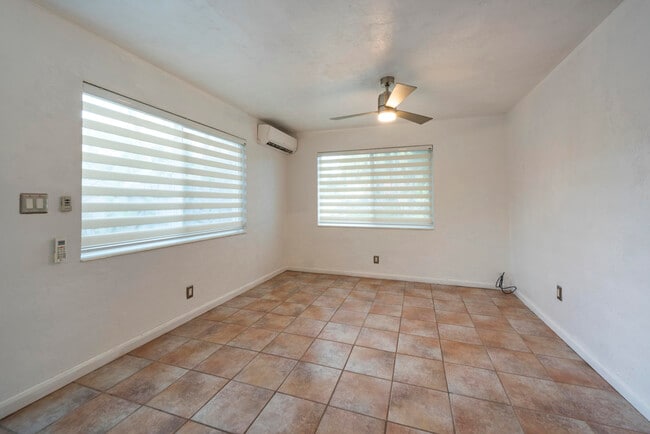 Foto del edificio - 1528 NE 33rd St