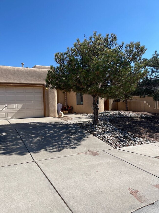 Building Photo - Southwestern Style Home