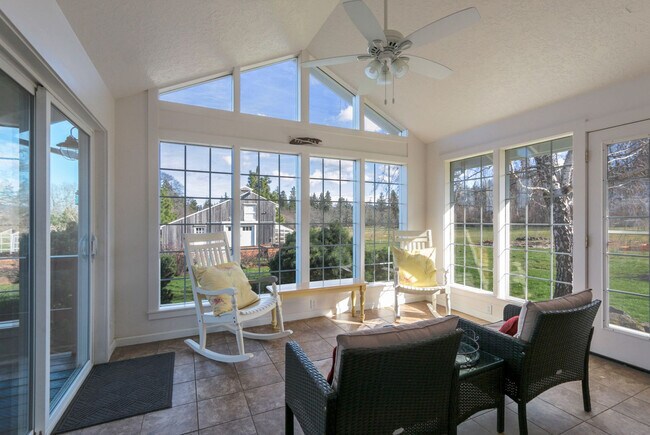 Foto del edificio - 1381 Sunset Rd