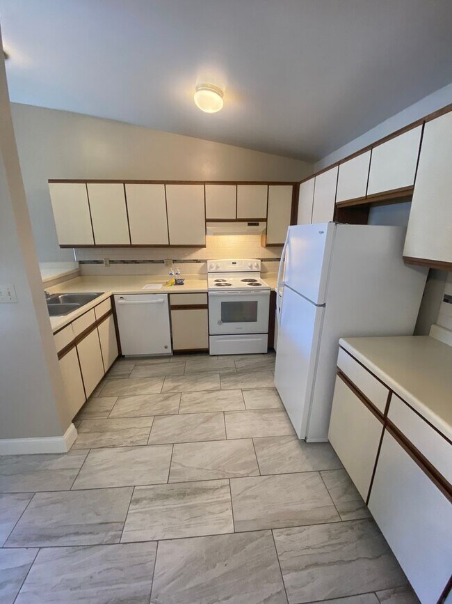 Foto del edificio - Private Entry Upper 2 Bedroom Apartment!