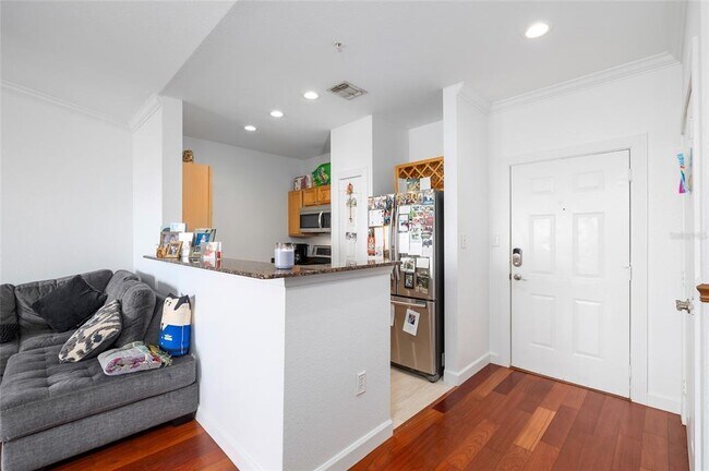 Building Photo - 5000 Culbreath Key Way