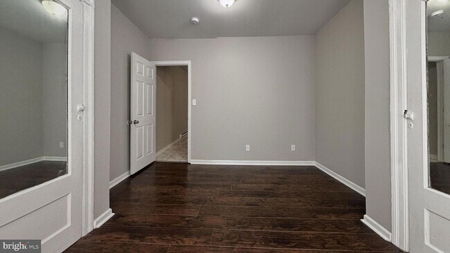 Building Photo - 1915 W Erie Ave