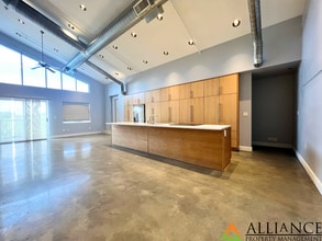 Building Photo - 820 N Manhattan Ave